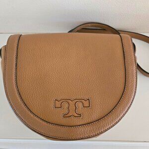 Tory Burch Serif-T Leather Crossbody Saddle Bag